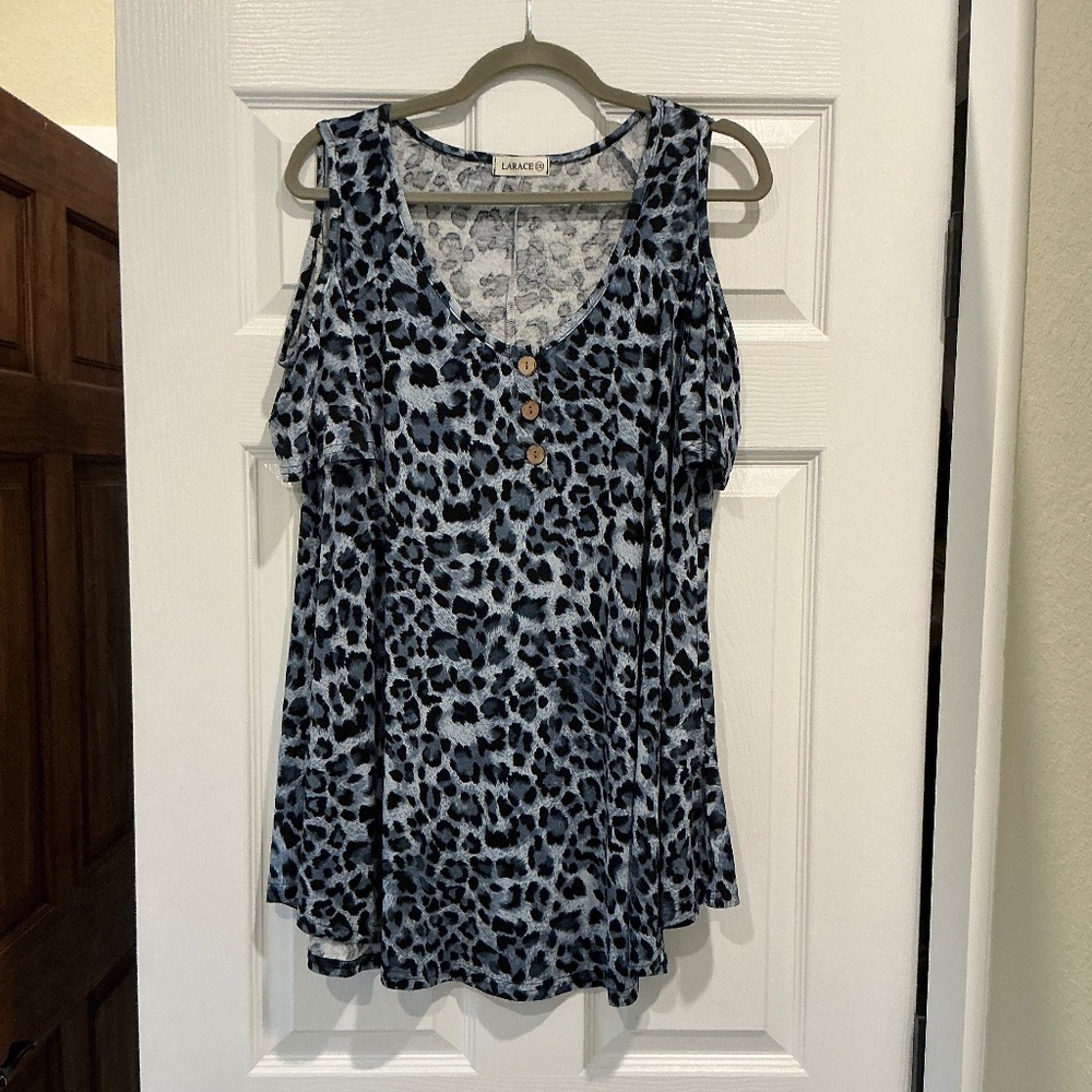 Larace NWOT Cold Shoulder Women’s plus 1X